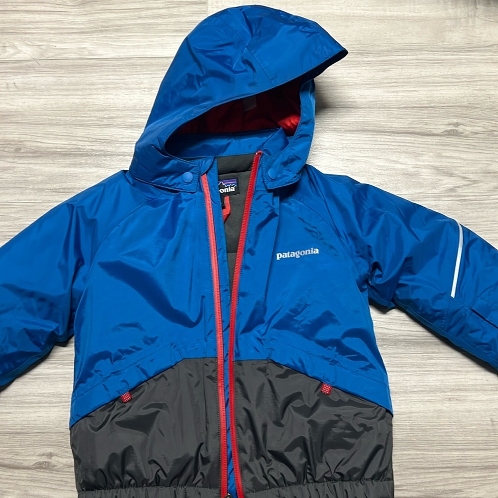 Patagonia snow cold puffy jacket, waterproof 2T blue